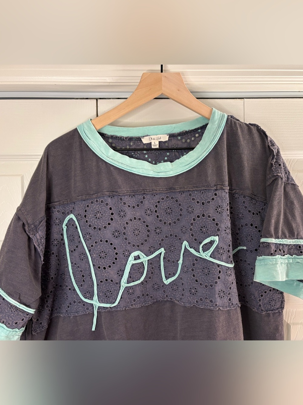 Women’s Oli & Hali distressed Eyelet Mixed Fabric Love Tee w/pockets size L - Picture 3 of 9